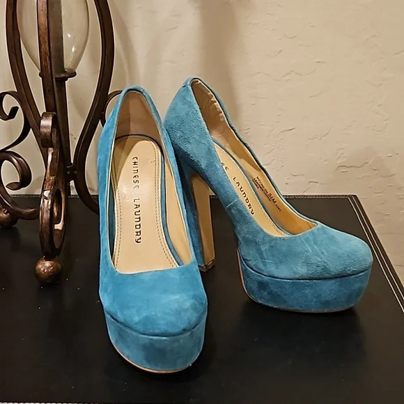 New Aqua Platform Pumps, Size 5.5 by CHINESE LAUNDRY - Picture 4 of 4